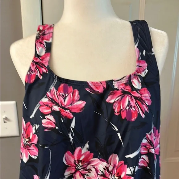 🎉HP🎉Swimsuits For All Black and Pink Relaxed Tie Front Swim Top - Picture 2 of 9